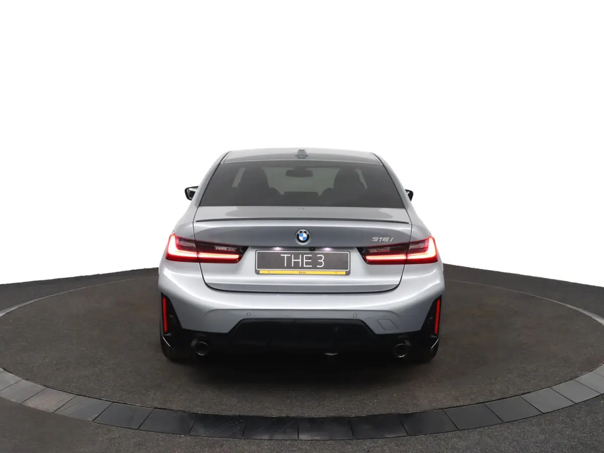 318i M Sportpakket Pro | Trekhaak | Schuif-kanteldak | Head-up | Rondomzicht camera | Dodehoek detectie | Cruise control adaptief met Stop&Go  | HIFI