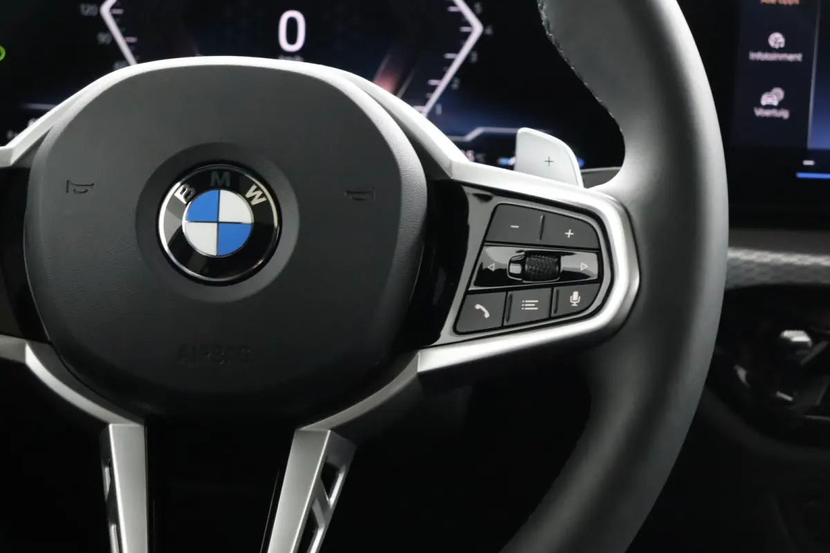 318i M Sportpakket Pro | Trekhaak | Schuif-kanteldak | Head-up | Rondomzicht camera | Dodehoek detectie | Cruise control adaptief met Stop&Go  | HIFI