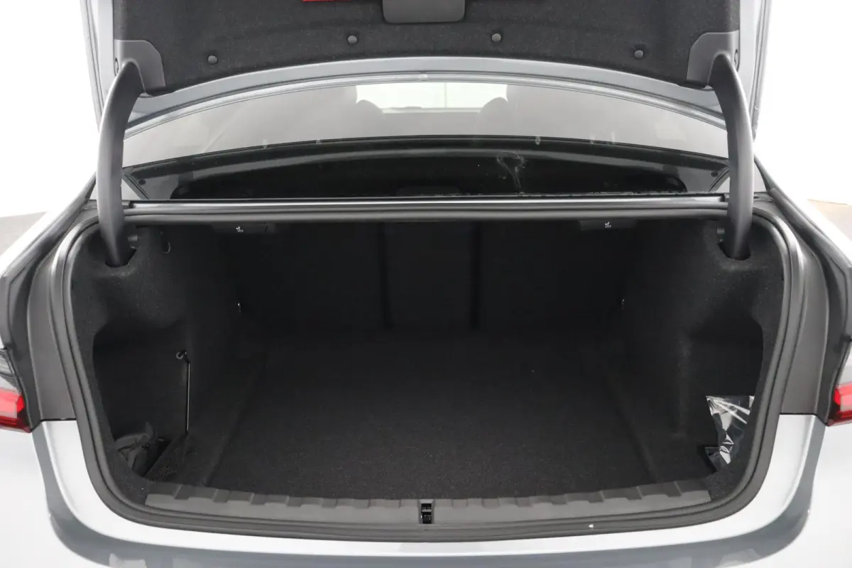 318i M Sportpakket Pro | Trekhaak | Schuif-kanteldak | Head-up | Rondomzicht camera | Dodehoek detectie | Cruise control adaptief met Stop&Go  | HIFI