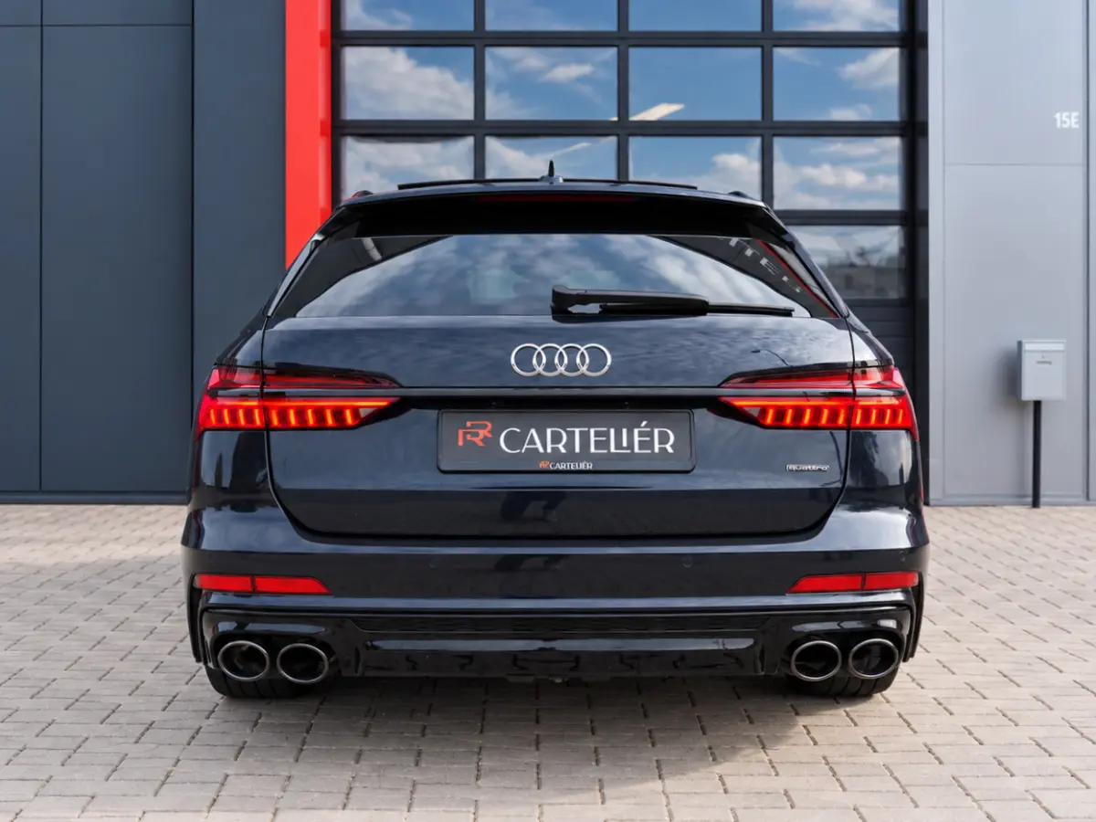 55 TFSI e S-Line Quattro Competition Firmamentblue | Pano | SOH 100% | Trekhaak | 20'' | Alcantara Leder | Stoelverwarming | Matrix Led | Digital Dash | Carplay | Grootlicht Ass | F1 Flipper