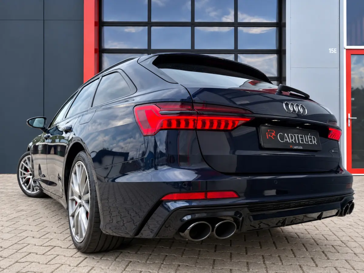 55 TFSI e S-Line Quattro Competition Firmamentblue | Pano | SOH 100% | Trekhaak | 20'' | Alcantara Leder | Stoelverwarming | Matrix Led | Digital Dash | Carplay | Grootlicht Ass | F1 Flipper
