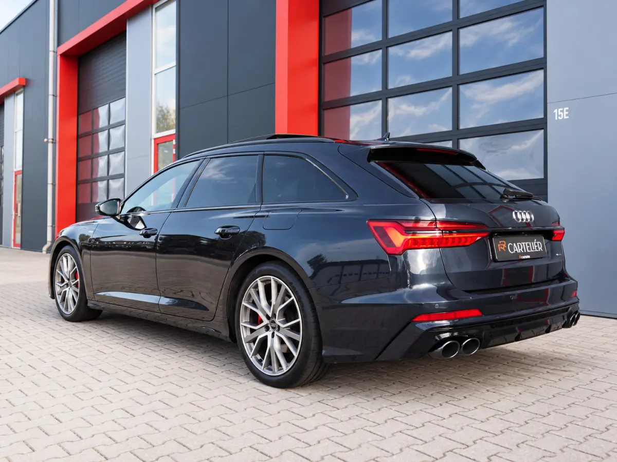 55 TFSI e S-Line Quattro Competition Firmamentblue | Pano | SOH 100% | Trekhaak | 20'' | Alcantara Leder | Stoelverwarming | Matrix Led | Digital Dash | Carplay | Grootlicht Ass | F1 Flipper