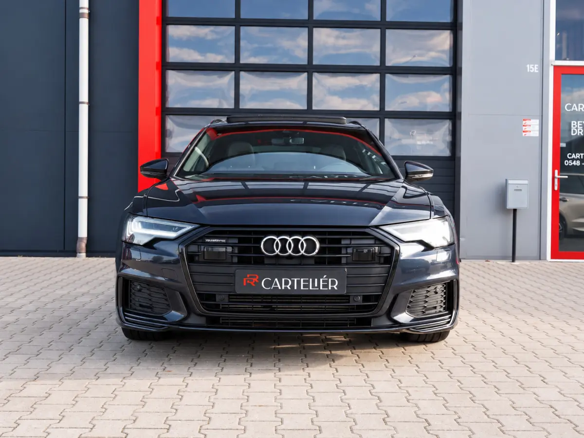 55 TFSI e S-Line Quattro Competition Firmamentblue | Pano | SOH 100% | Trekhaak | 20'' | Alcantara Leder | Stoelverwarming | Matrix Led | Digital Dash | Carplay | Grootlicht Ass | F1 Flipper