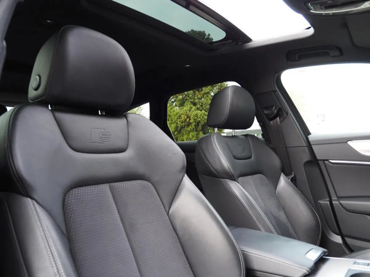 55 TFSI e S-Line Quattro Competition Firmamentblue | Pano | SOH 100% | Trekhaak | 20'' | Alcantara Leder | Stoelverwarming | Matrix Led | Digital Dash | Carplay | Grootlicht Ass | F1 Flipper