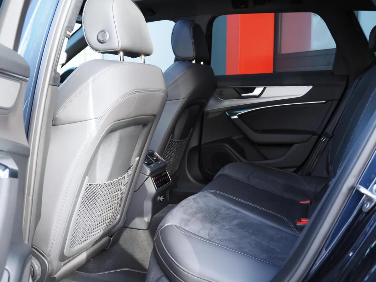 55 TFSI e S-Line Quattro Competition Firmamentblue | Pano | SOH 100% | Trekhaak | 20'' | Alcantara Leder | Stoelverwarming | Matrix Led | Digital Dash | Carplay | Grootlicht Ass | F1 Flipper