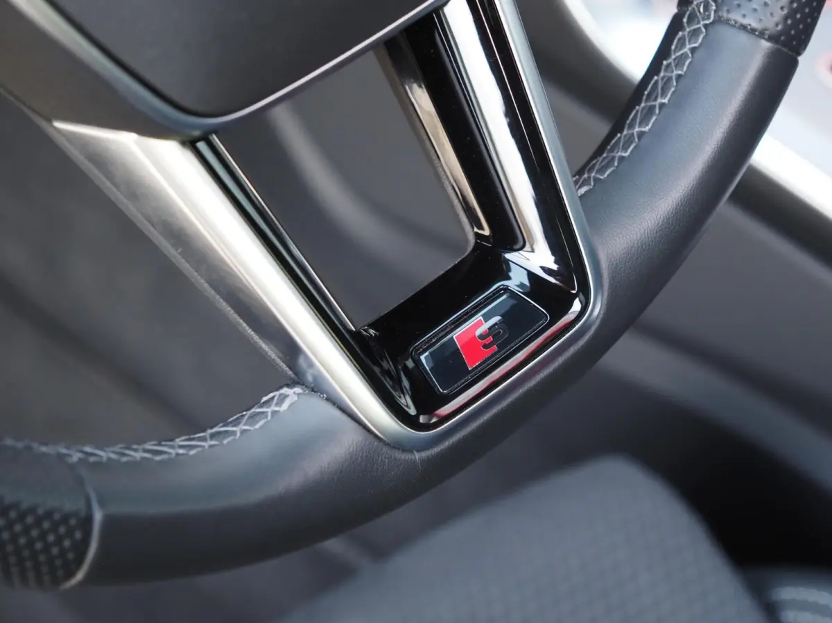 55 TFSI e S-Line Quattro Competition Firmamentblue | Pano | SOH 100% | Trekhaak | 20'' | Alcantara Leder | Stoelverwarming | Matrix Led | Digital Dash | Carplay | Grootlicht Ass | F1 Flipper