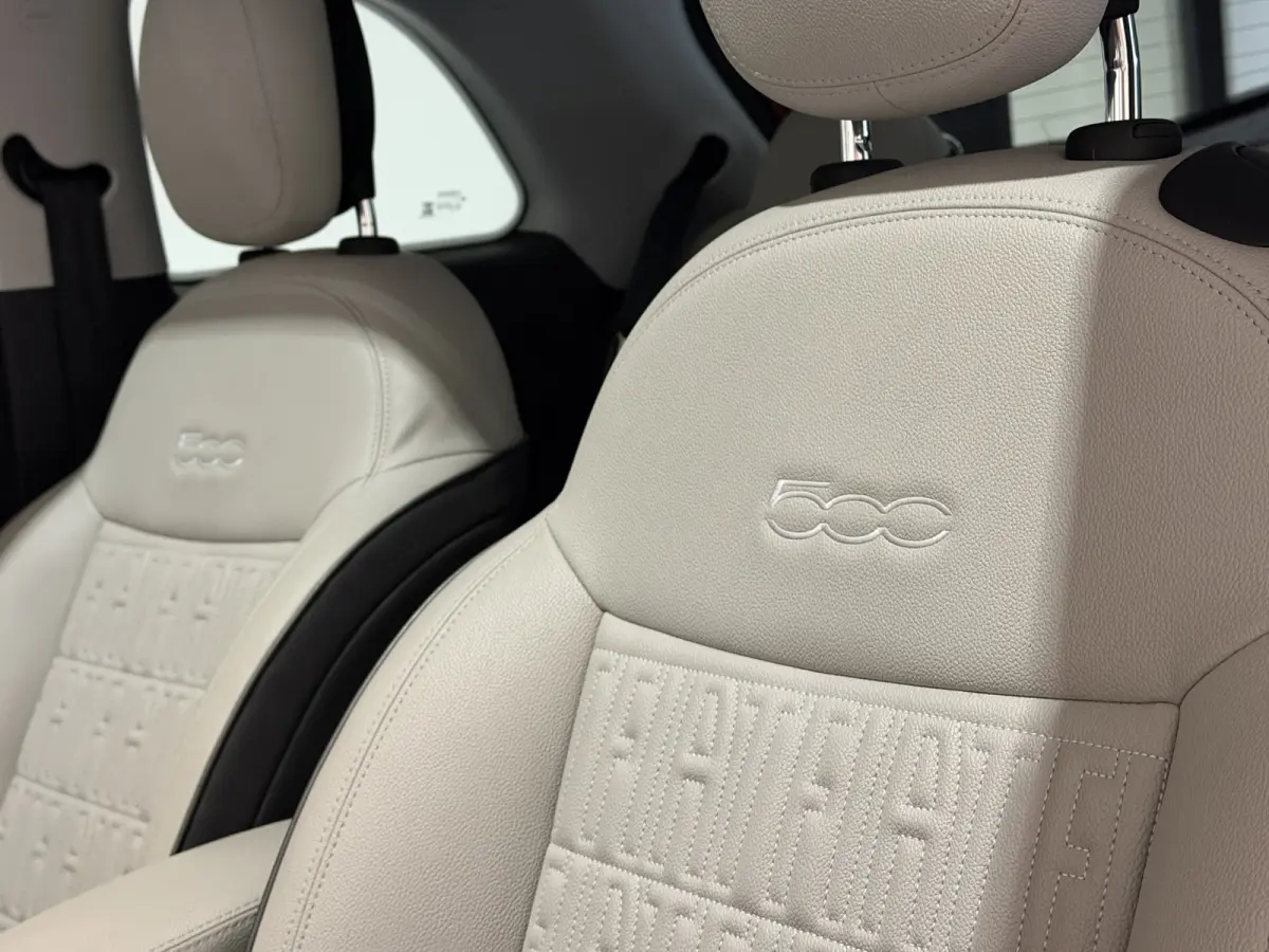 La Prima 42 kWh | Panorama dak | Apple carplay  / Android auto | JBL! premium audio |