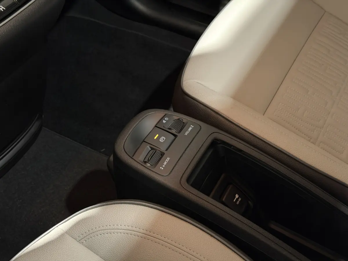 La Prima 42 kWh | Panorama dak | Apple carplay  / Android auto | JBL! premium audio |