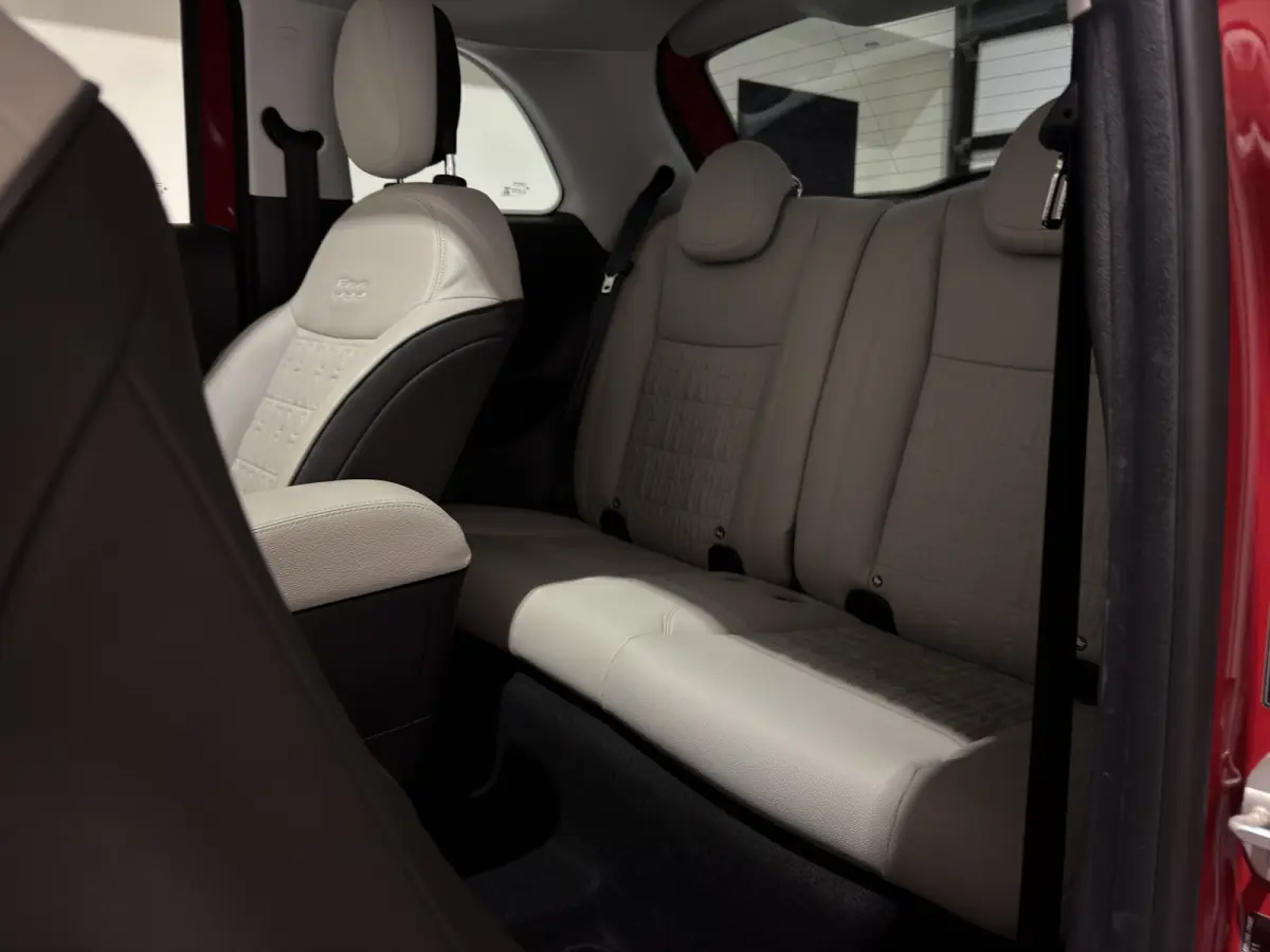 La Prima 42 kWh | Panorama dak | Apple carplay  / Android auto | JBL! premium audio |