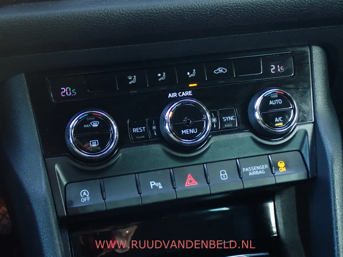 1.4TSI ACT Style ACC / CARPLAY / PDC / 19''