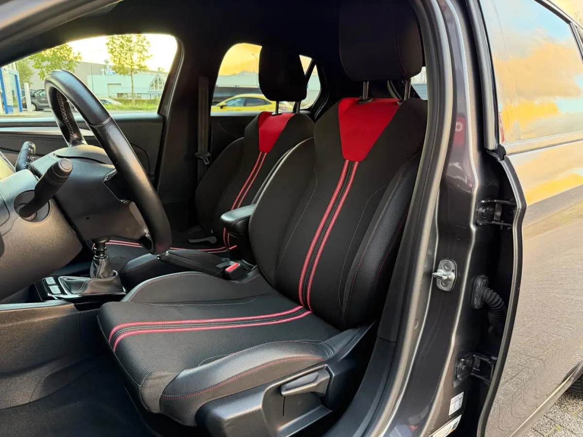 1.2 GS Line | LED | 360 Camera | Parksens | Carplay | Leder | Two Tone |