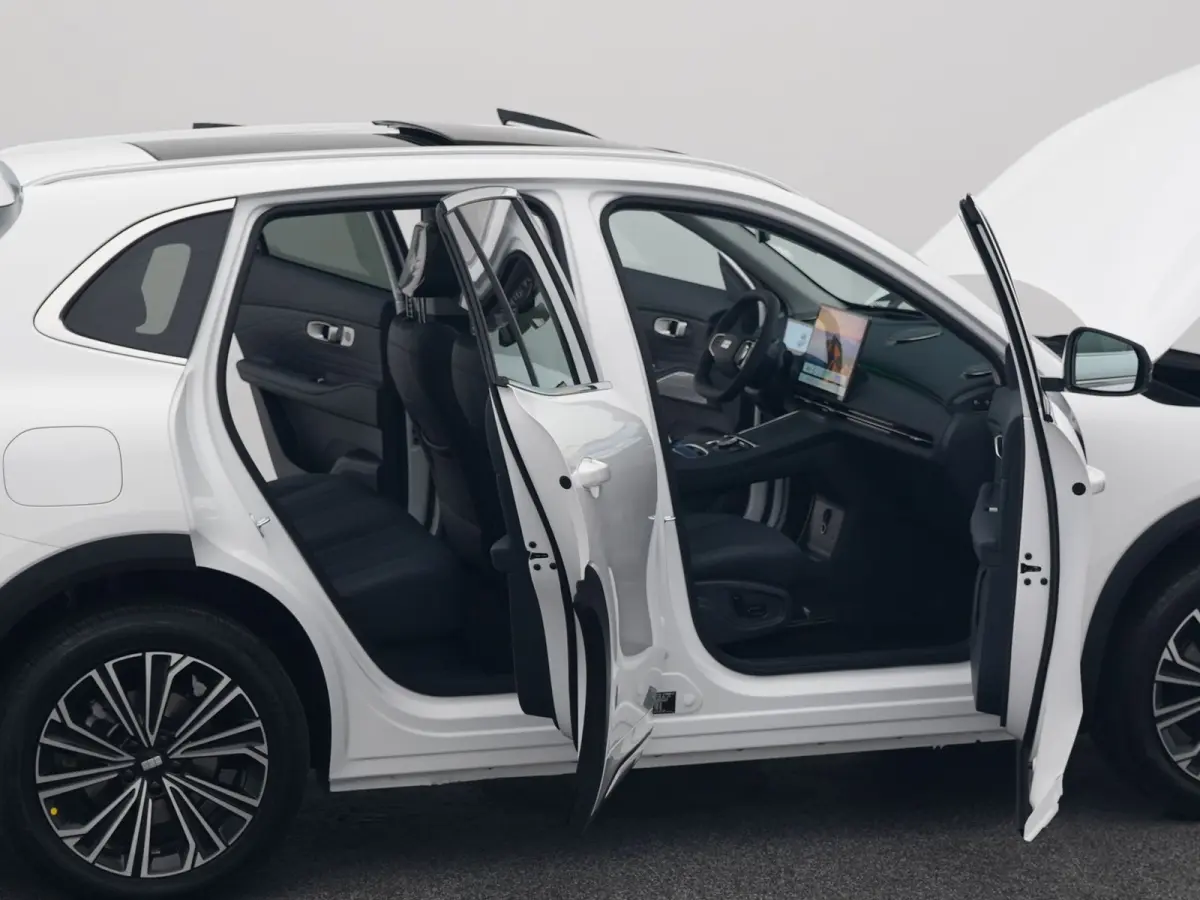 NEW | 1.5 Max+ | 18x BESCHIKBAAR | 136 KM ELEKTRISCH | PANO | HUD | ADAPTIVE | STOEL- EN STUURVERW. + VENT. + MASSAGE