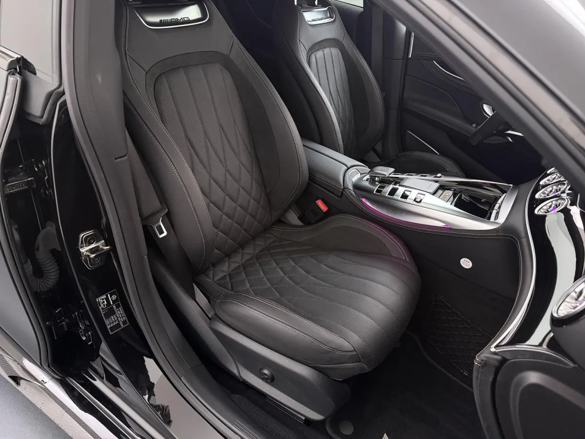 AMG 63 S 4MATIC+ Premium | Premium pakket | AMG Dynamic Plus | AMG Track Pace | Keramisch | Burmester 3D | AMG Carbon Exterieur | AMG Aerodynamica | 21-Inch | Carbon ombouw
