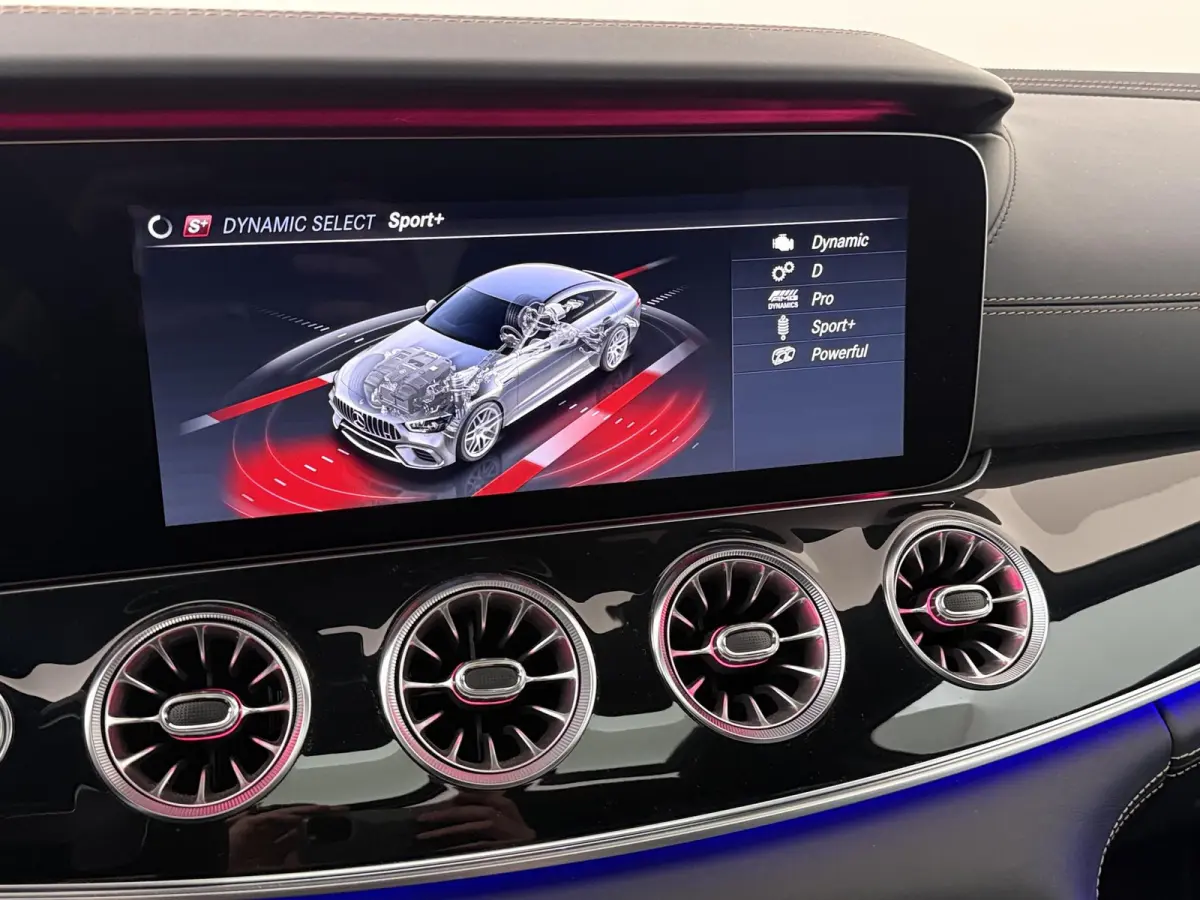 AMG 63 S 4MATIC+ Premium | Premium pakket | AMG Dynamic Plus | AMG Track Pace | Keramisch | Burmester 3D | AMG Carbon Exterieur | AMG Aerodynamica | 21-Inch | Carbon ombouw