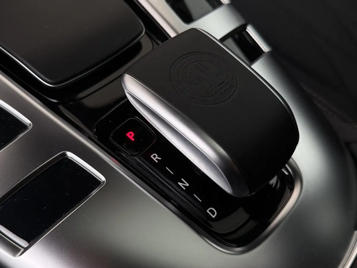 AMG 63 S 4MATIC+ Premium | Premium pakket | AMG Dynamic Plus | AMG Track Pace | Keramisch | Burmester 3D | AMG Carbon Exterieur | AMG Aerodynamica | 21-Inch | Carbon ombouw