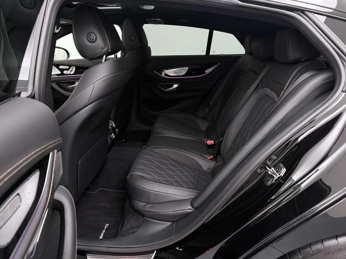 AMG 63 S 4MATIC+ Premium | Premium pakket | AMG Dynamic Plus | AMG Track Pace | Keramisch | Burmester 3D | AMG Carbon Exterieur | AMG Aerodynamica | 21-Inch | Carbon ombouw