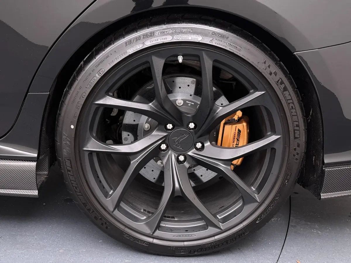 AMG 63 S 4MATIC+ Premium | Premium pakket | AMG Dynamic Plus | AMG Track Pace | Keramisch | Burmester 3D | AMG Carbon Exterieur | AMG Aerodynamica | 21-Inch | Carbon ombouw