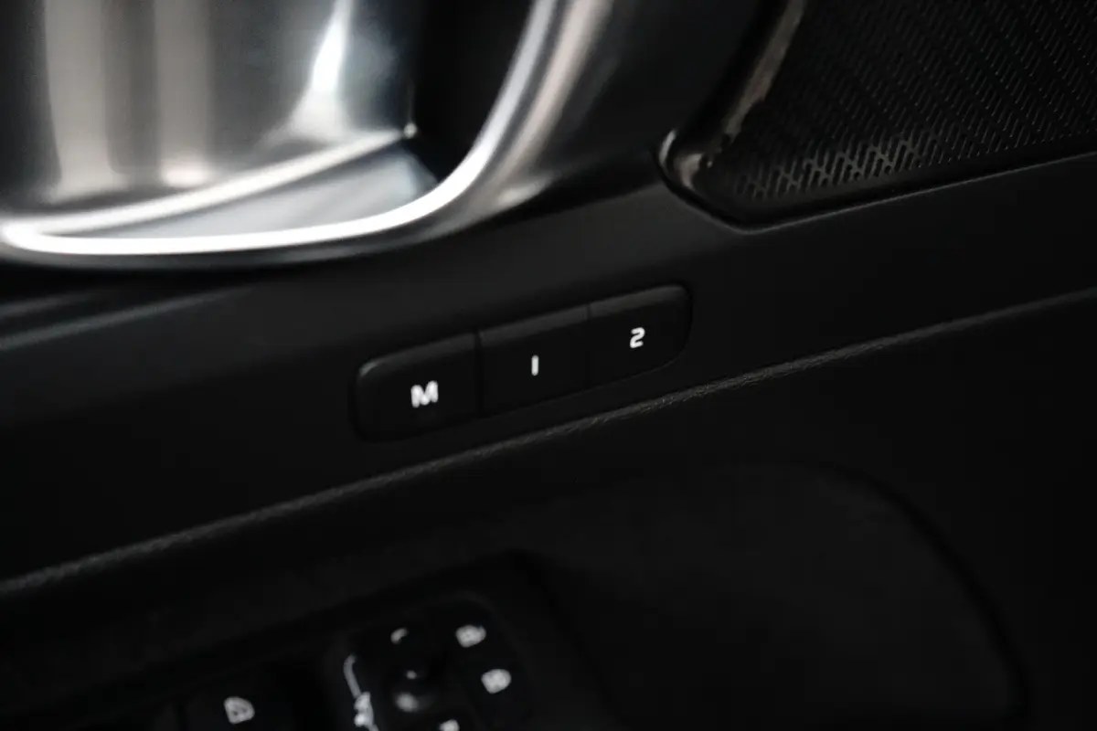 T5 Ultimate Dark Plug-In Hybrid 2WD | Trekhaak | Panoramadak | BLIS | Apple Carplay - Androud Auto | Memory | Stoel + Stuurverwarming | Harman en Kardon | PDC V+A 360 Camera