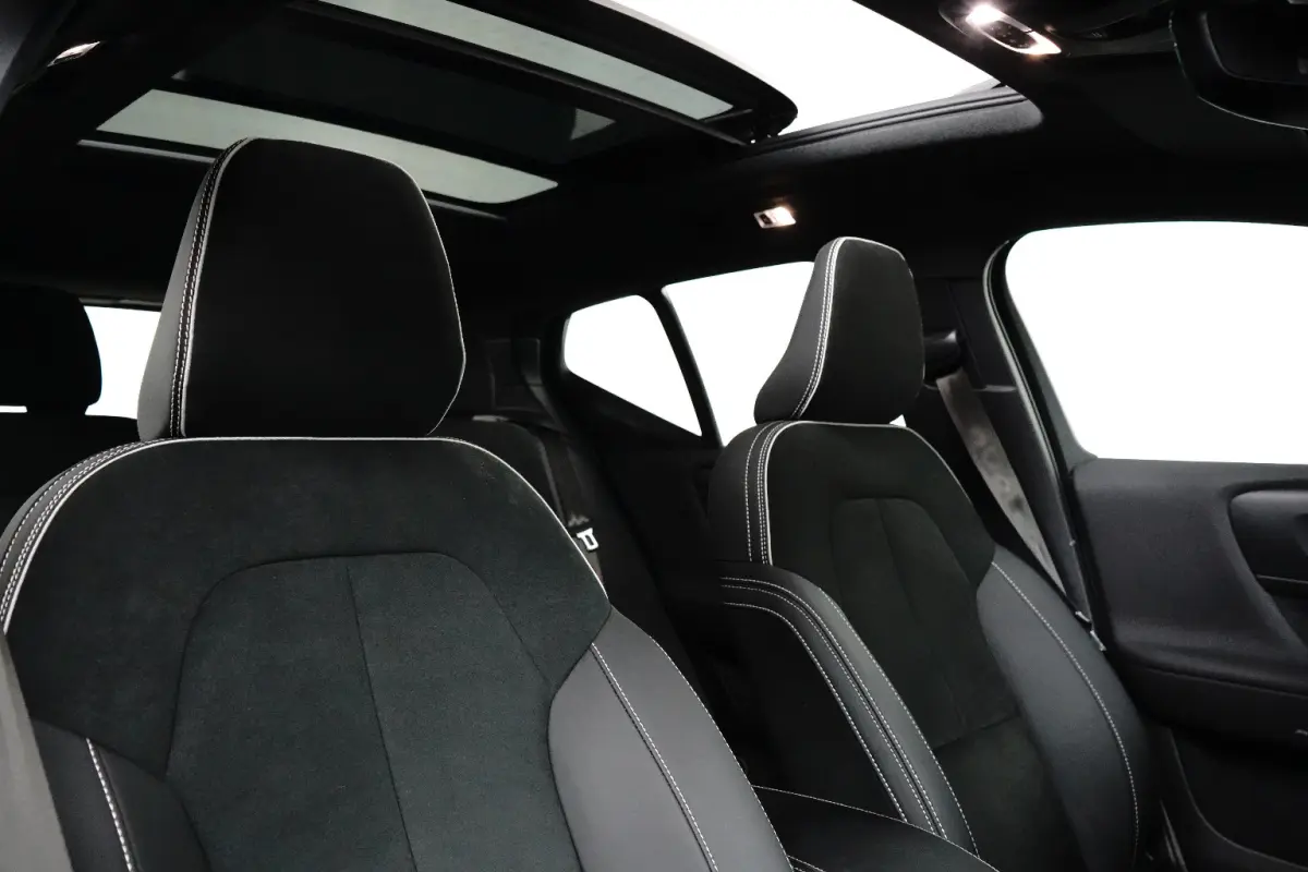 T5 Ultimate Dark Plug-In Hybrid 2WD | Trekhaak | Panoramadak | BLIS | Apple Carplay - Androud Auto | Memory | Stoel + Stuurverwarming | Harman en Kardon | PDC V+A 360 Camera