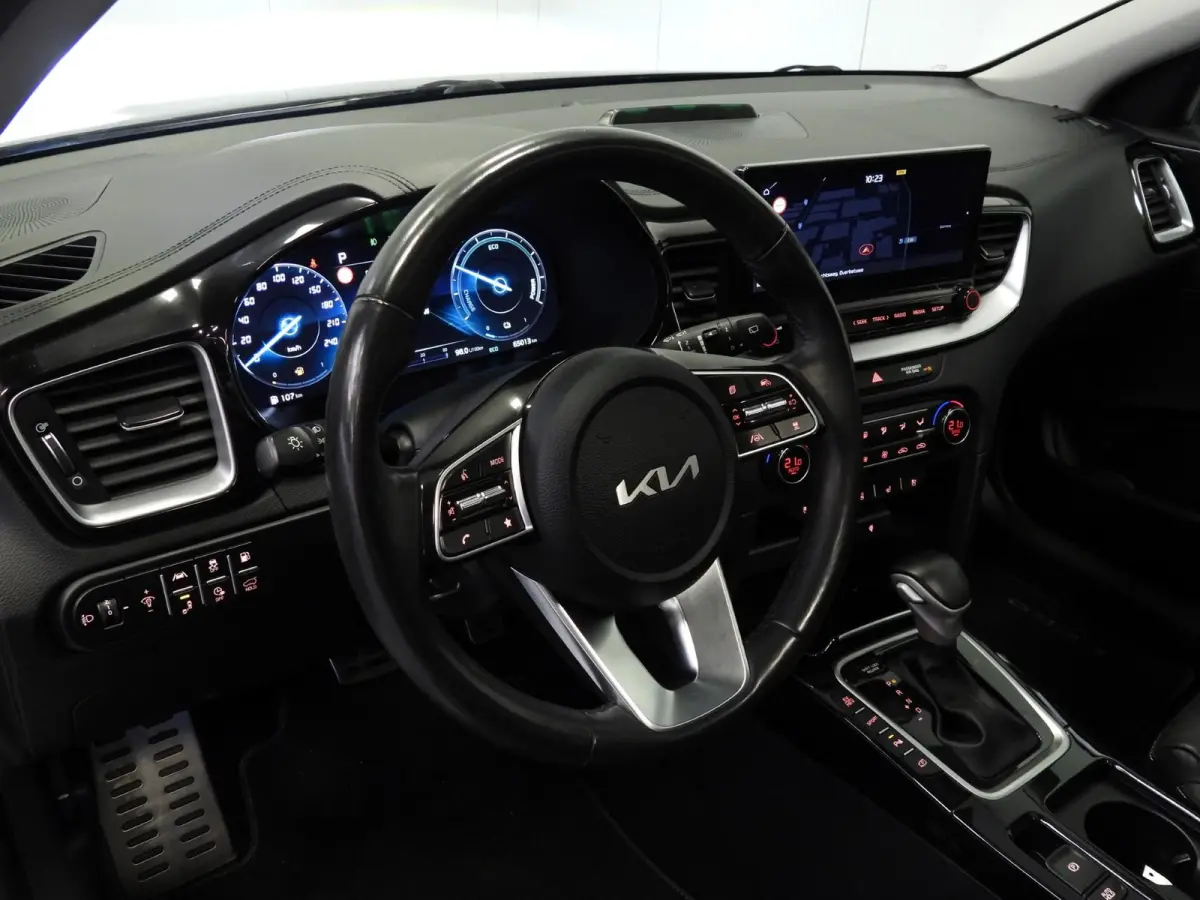1.6 GDI PHEV Plug-In ExecutiveLine LEER/SCHUIFDAK/LED/17"LMV!