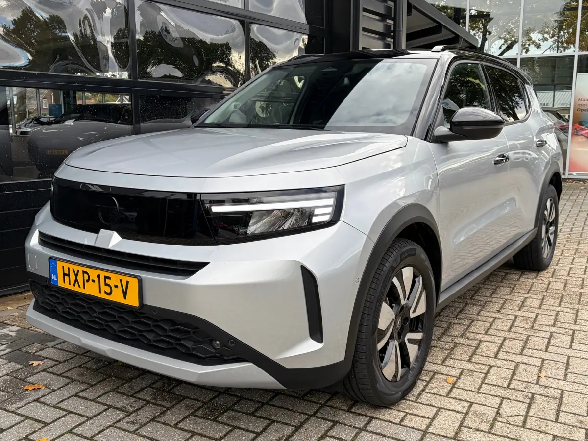 1.2 Turbo Hybrid 145 PK GS | 2+6 JAAR GARANTIE| STUUR, STOEL EN VOORRUITVERWARMING| DODEHOEK DETECTIE| COMFORTSTOELEN| NAVIGATIE + APPLE CARPLAY/ANDROID AUTO| CAMERA + PARKEERSENSOREN| DRAAD