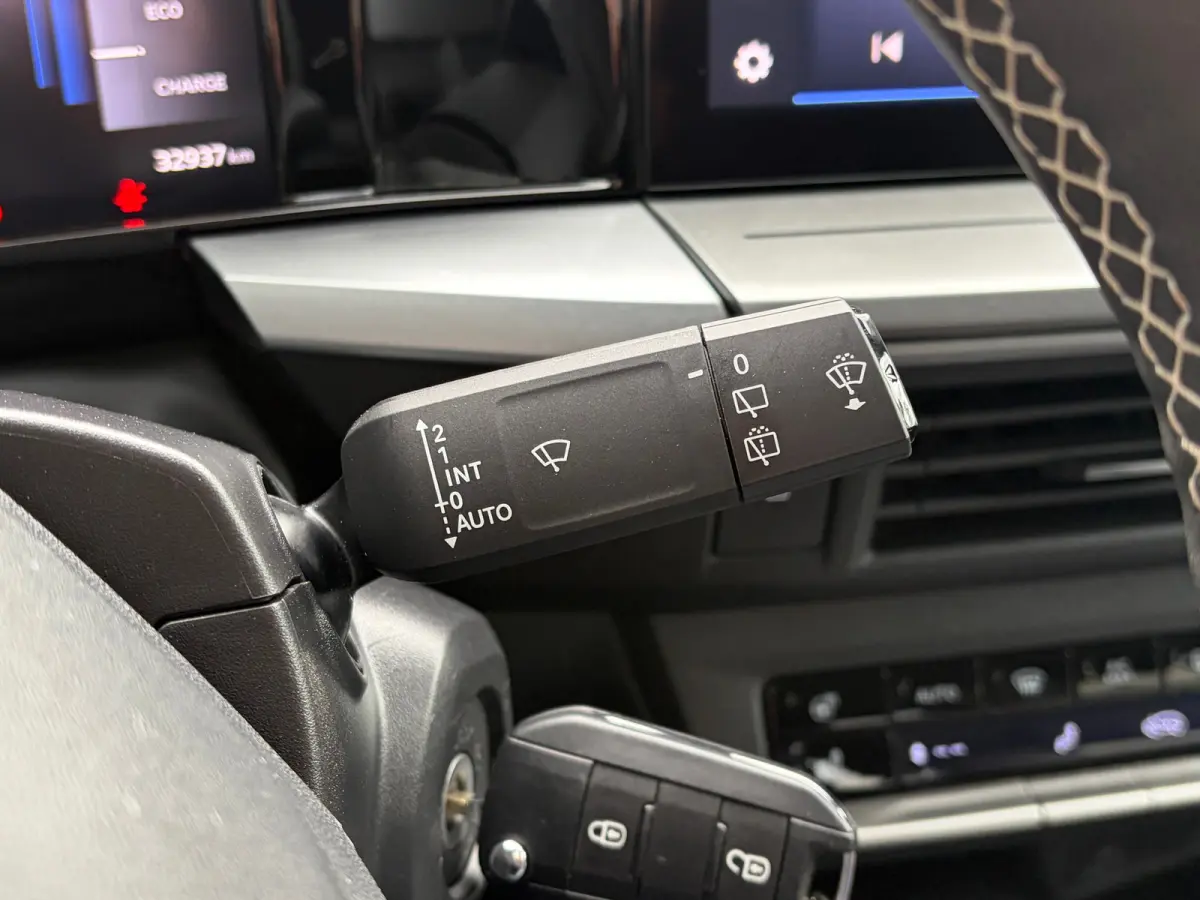 1.2 Turbo Hybrid 145 PK GS | 2+6 JAAR GARANTIE| STUUR, STOEL EN VOORRUITVERWARMING| DODEHOEK DETECTIE| COMFORTSTOELEN| NAVIGATIE + APPLE CARPLAY/ANDROID AUTO| CAMERA + PARKEERSENSOREN| DRAAD
