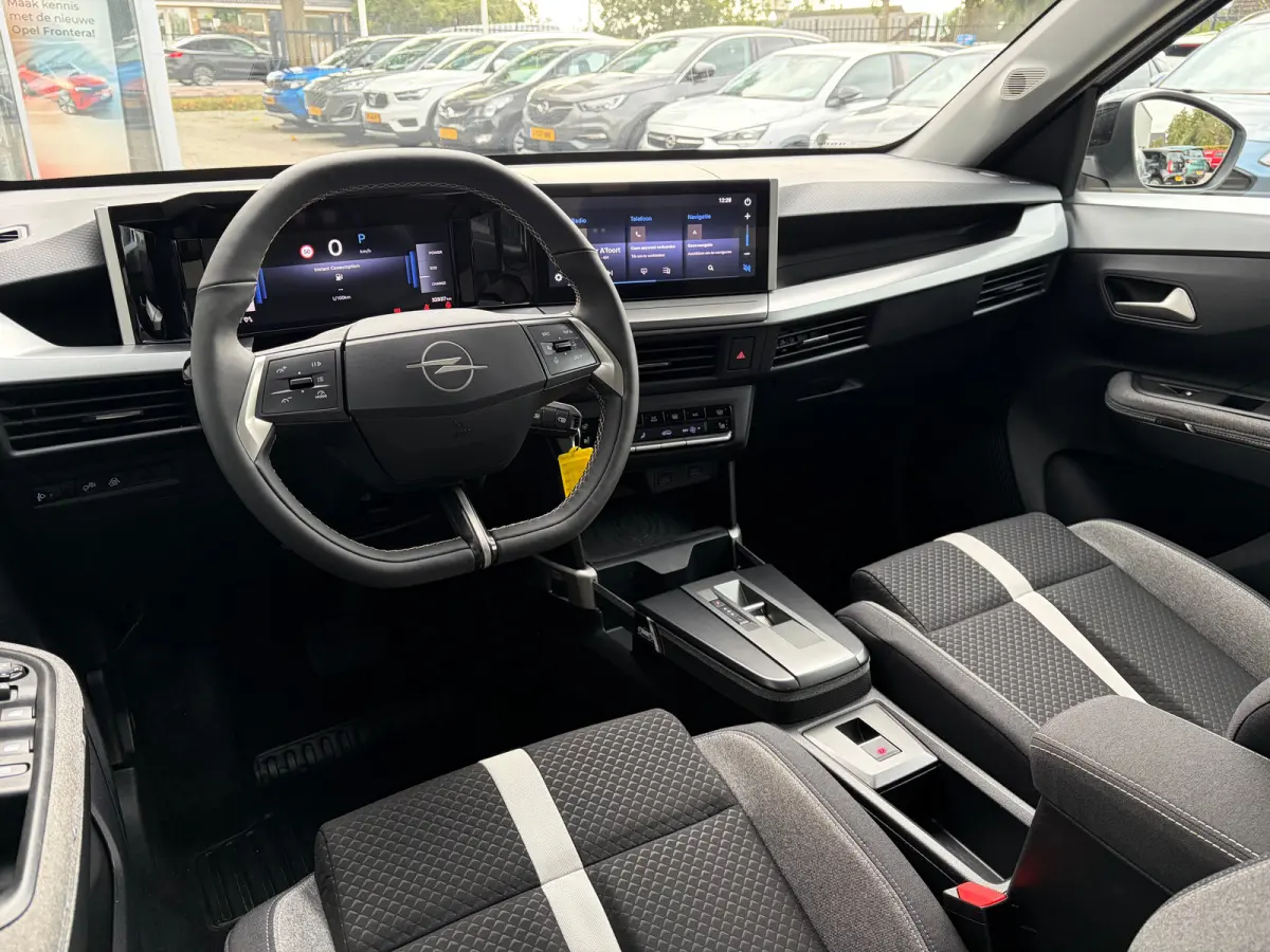 1.2 Turbo Hybrid 145 PK GS | 2+6 JAAR GARANTIE| STUUR, STOEL EN VOORRUITVERWARMING| DODEHOEK DETECTIE| COMFORTSTOELEN| NAVIGATIE + APPLE CARPLAY/ANDROID AUTO| CAMERA + PARKEERSENSOREN| DRAAD