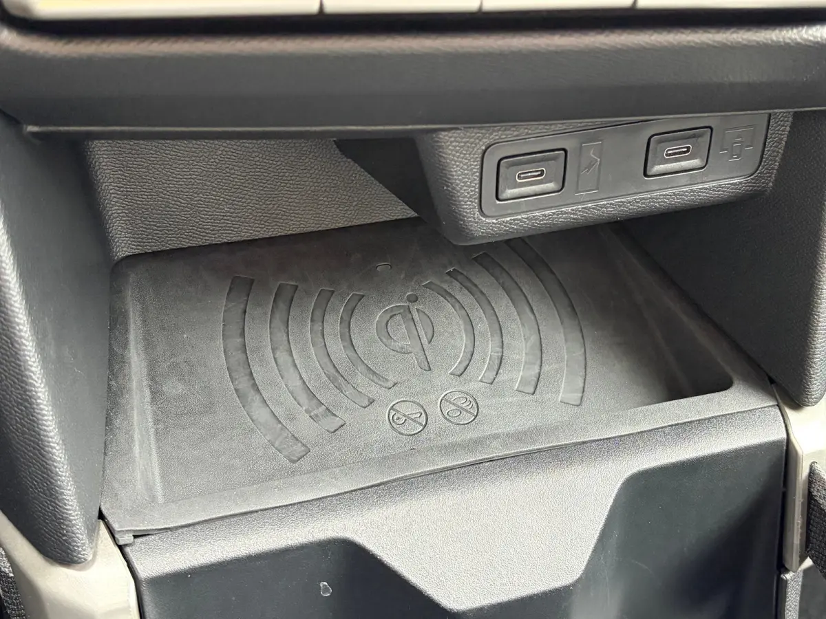 1.2 Turbo Hybrid 145 PK GS | 2+6 JAAR GARANTIE| STUUR, STOEL EN VOORRUITVERWARMING| DODEHOEK DETECTIE| COMFORTSTOELEN| NAVIGATIE + APPLE CARPLAY/ANDROID AUTO| CAMERA + PARKEERSENSOREN| DRAAD