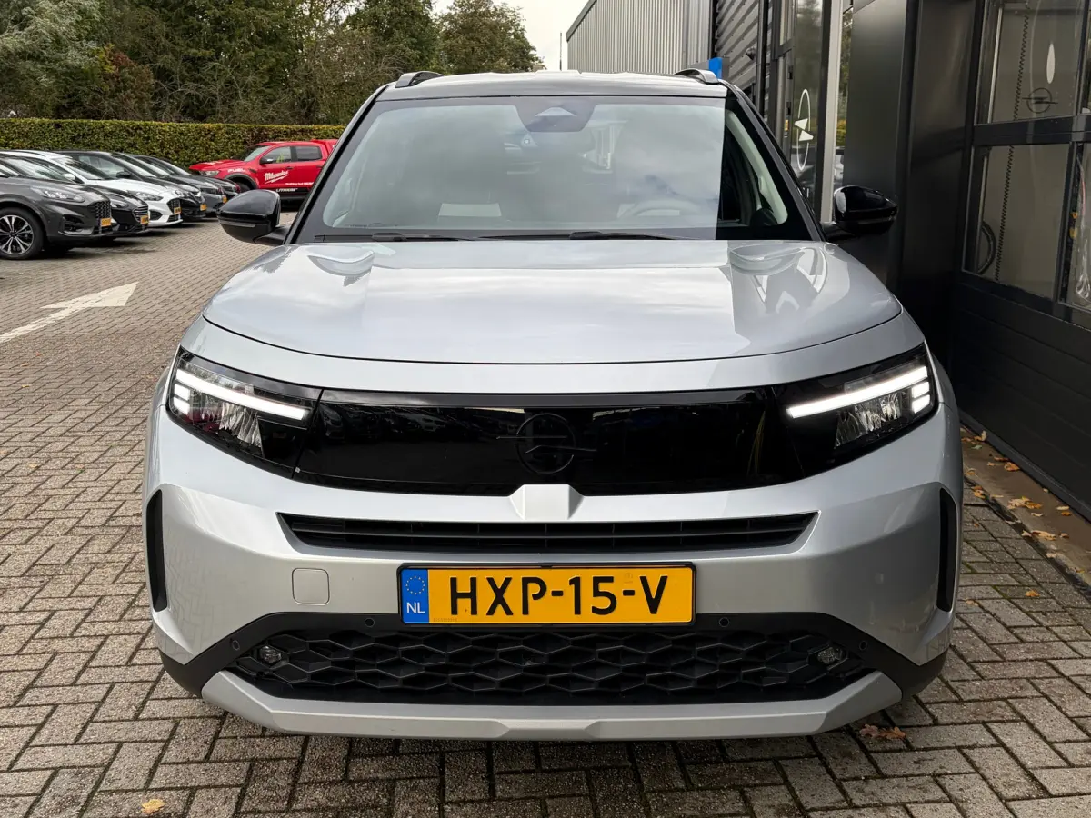 1.2 Turbo Hybrid 145 PK GS | 2+6 JAAR GARANTIE| STUUR, STOEL EN VOORRUITVERWARMING| DODEHOEK DETECTIE| COMFORTSTOELEN| NAVIGATIE + APPLE CARPLAY/ANDROID AUTO| CAMERA + PARKEERSENSOREN| DRAAD