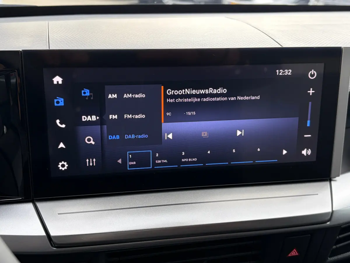 1.2 Turbo Hybrid 145 PK GS | 2+6 JAAR GARANTIE| STUUR, STOEL EN VOORRUITVERWARMING| DODEHOEK DETECTIE| COMFORTSTOELEN| NAVIGATIE + APPLE CARPLAY/ANDROID AUTO| CAMERA + PARKEERSENSOREN| DRAAD