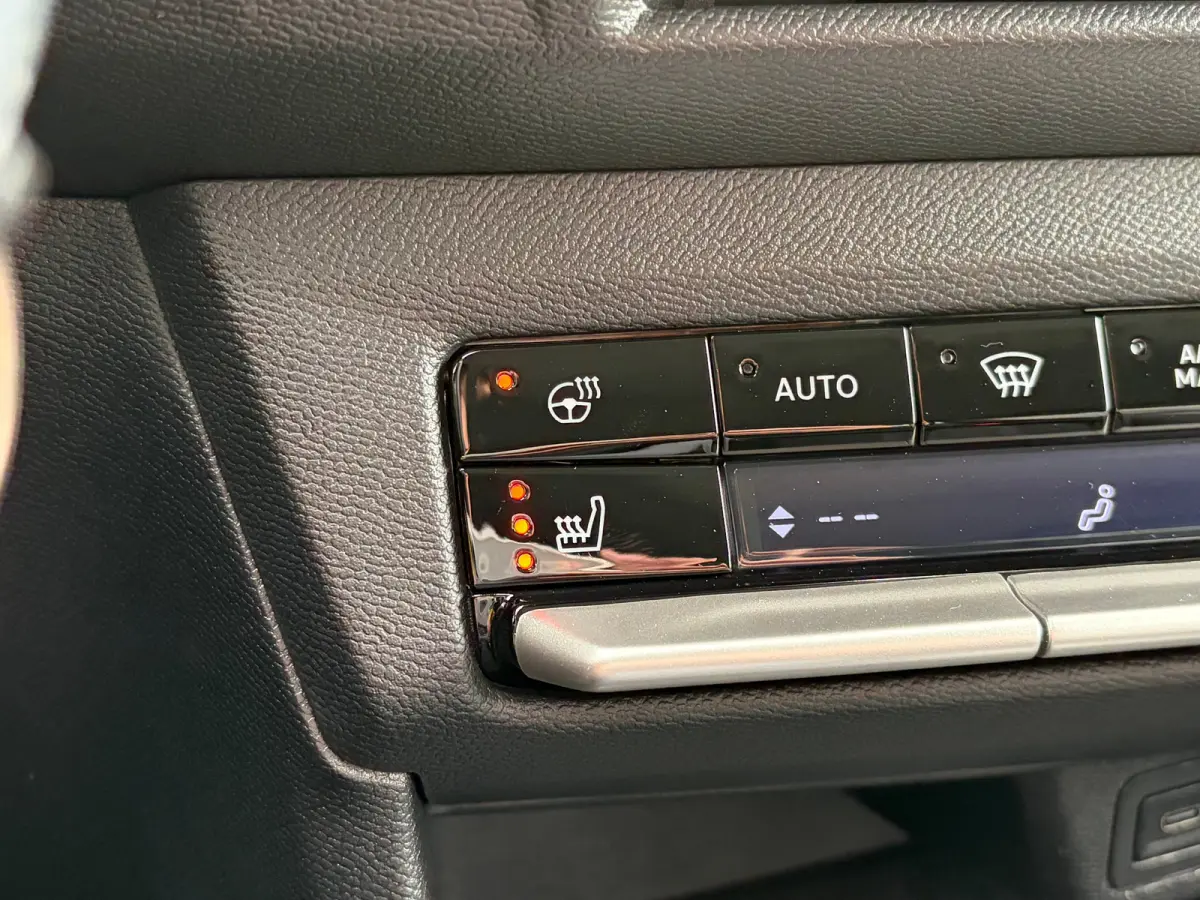 1.2 Turbo Hybrid 145 PK GS | 2+6 JAAR GARANTIE| STUUR, STOEL EN VOORRUITVERWARMING| DODEHOEK DETECTIE| COMFORTSTOELEN| NAVIGATIE + APPLE CARPLAY/ANDROID AUTO| CAMERA + PARKEERSENSOREN| DRAAD