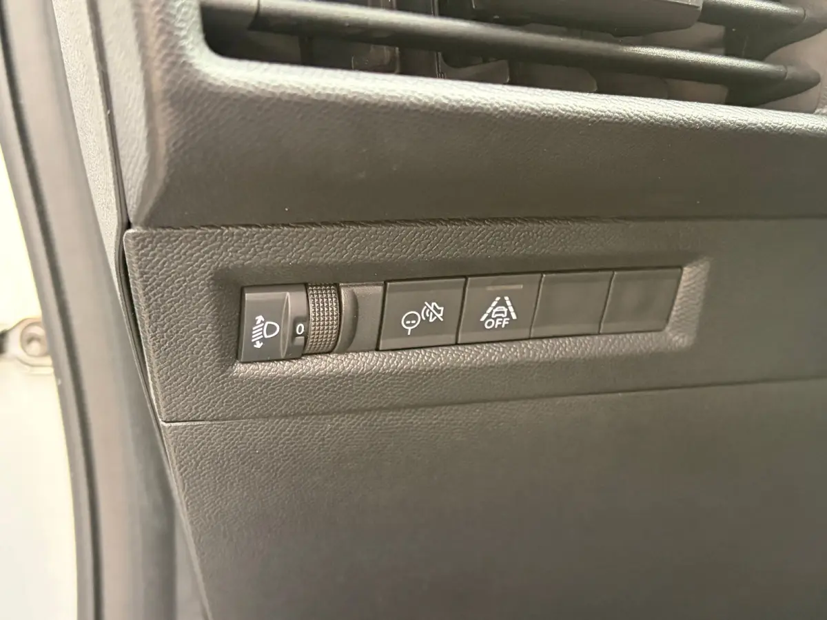 1.2 Turbo Hybrid 145 PK GS | 2+6 JAAR GARANTIE| STUUR, STOEL EN VOORRUITVERWARMING| DODEHOEK DETECTIE| COMFORTSTOELEN| NAVIGATIE + APPLE CARPLAY/ANDROID AUTO| CAMERA + PARKEERSENSOREN| DRAAD