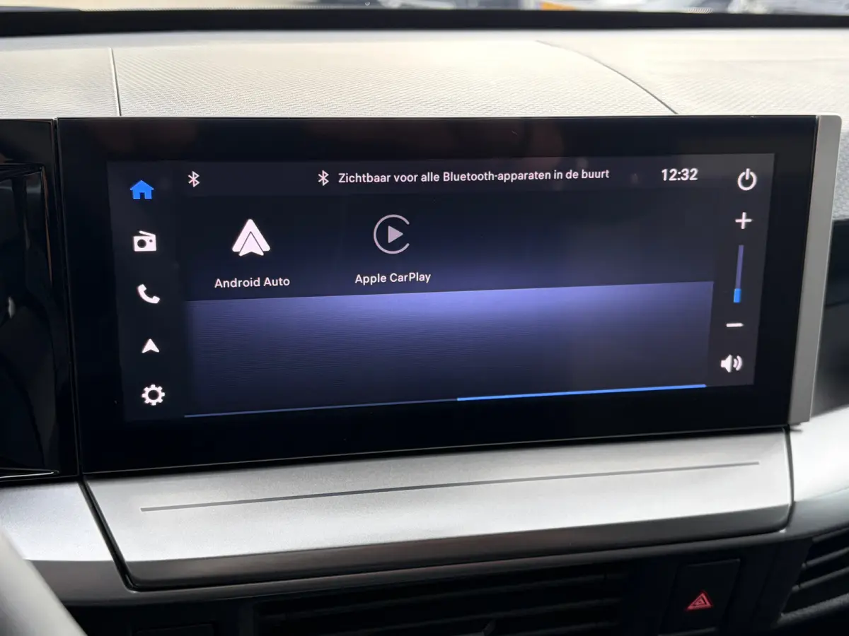 1.2 Turbo Hybrid 145 PK GS | 2+6 JAAR GARANTIE| STUUR, STOEL EN VOORRUITVERWARMING| DODEHOEK DETECTIE| COMFORTSTOELEN| NAVIGATIE + APPLE CARPLAY/ANDROID AUTO| CAMERA + PARKEERSENSOREN| DRAAD