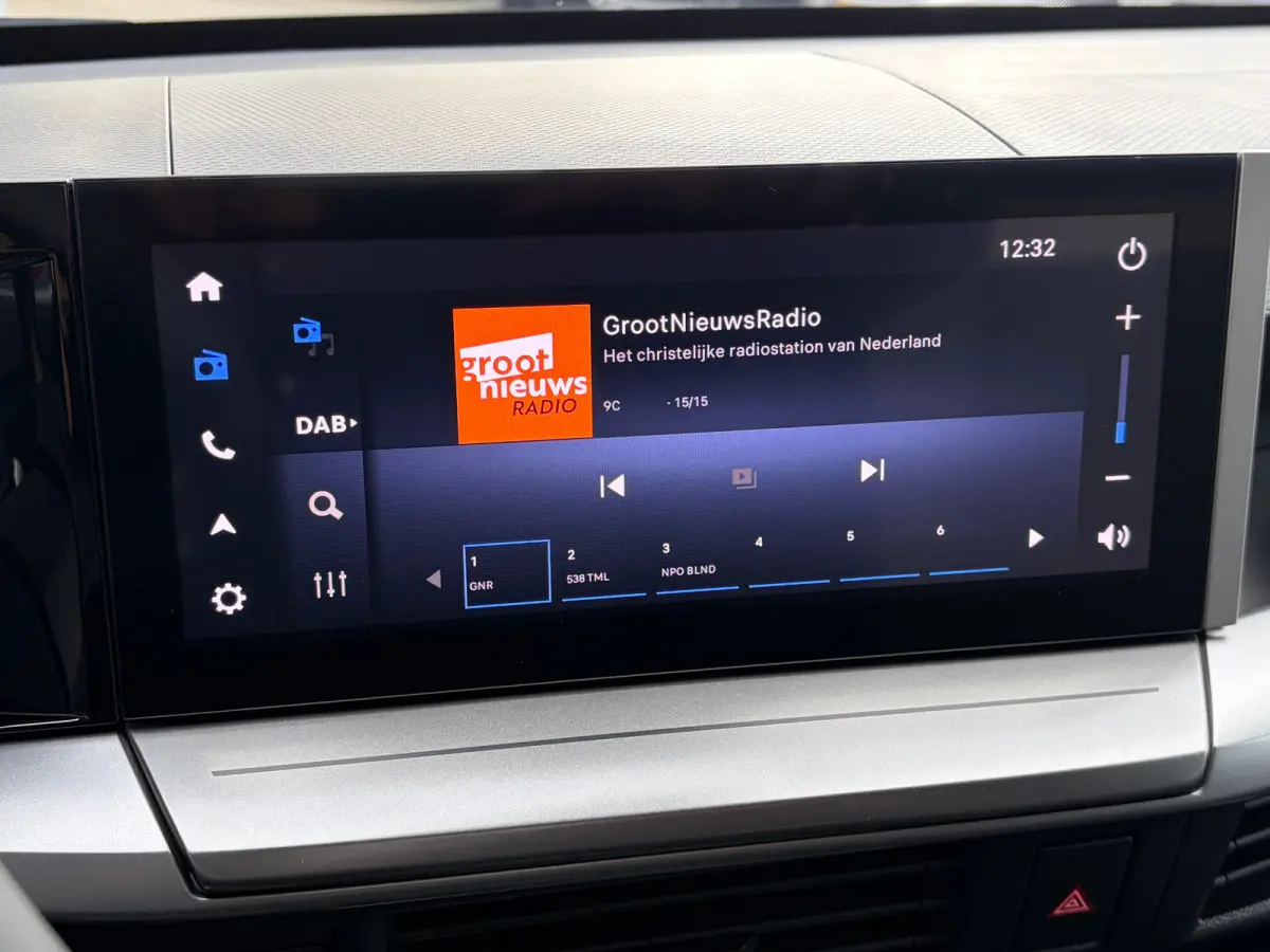 1.2 Turbo Hybrid 145 PK GS | 2+6 JAAR GARANTIE| STUUR, STOEL EN VOORRUITVERWARMING| DODEHOEK DETECTIE| COMFORTSTOELEN| NAVIGATIE + APPLE CARPLAY/ANDROID AUTO| CAMERA + PARKEERSENSOREN| DRAAD