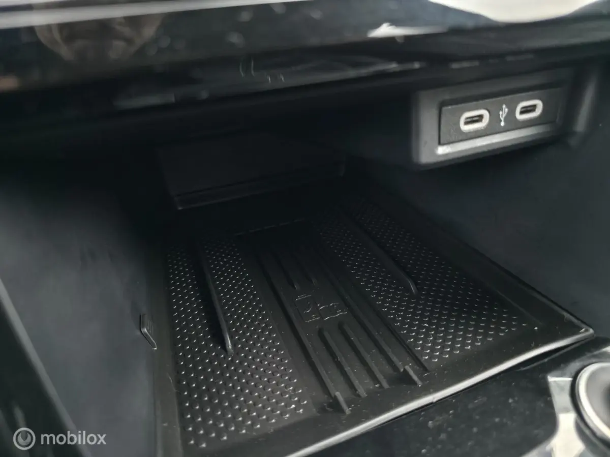 1.0 TSI R-Line / Luxe / Carplay / Camera