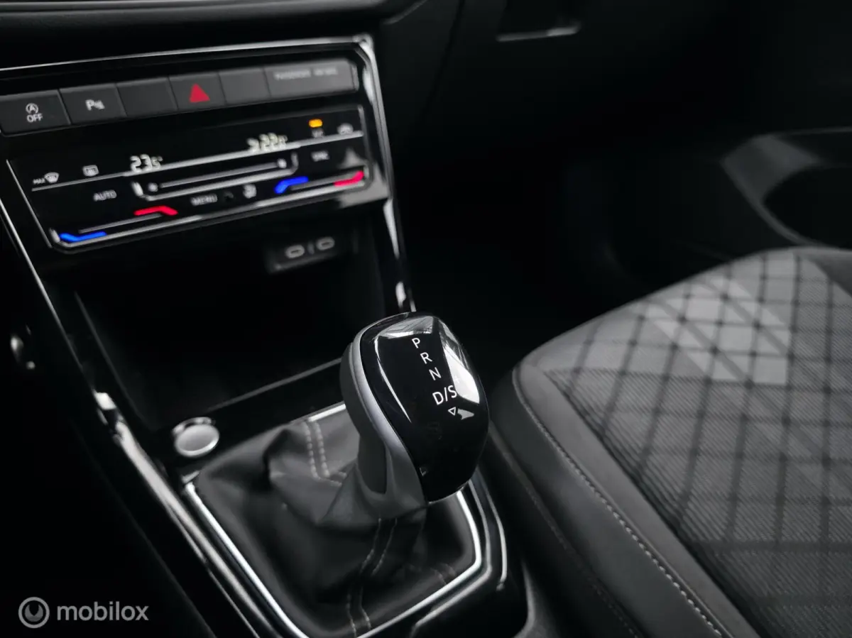 1.0 TSI R-Line / Luxe / Carplay / Camera