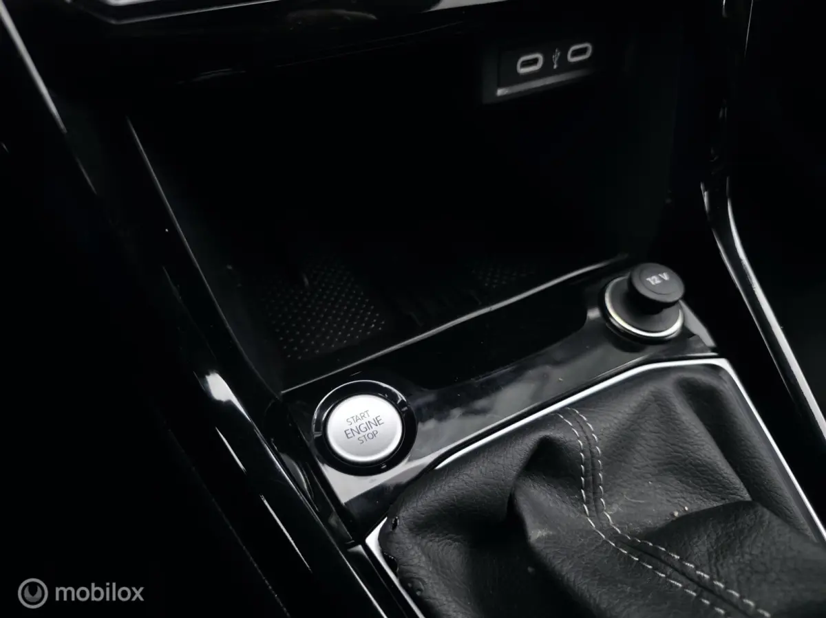 1.0 TSI R-Line / Luxe / Carplay / Camera