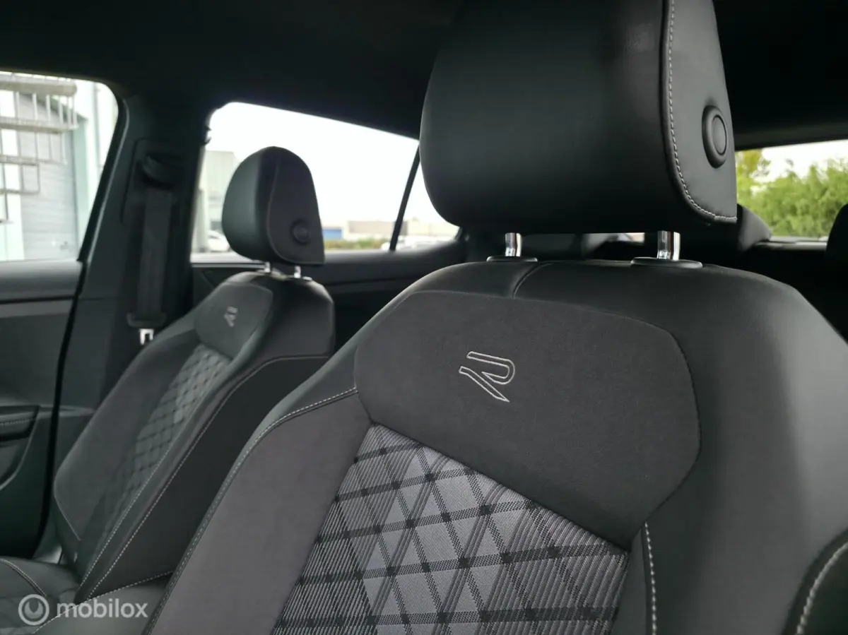 1.0 TSI R-Line / Luxe / Carplay / Camera