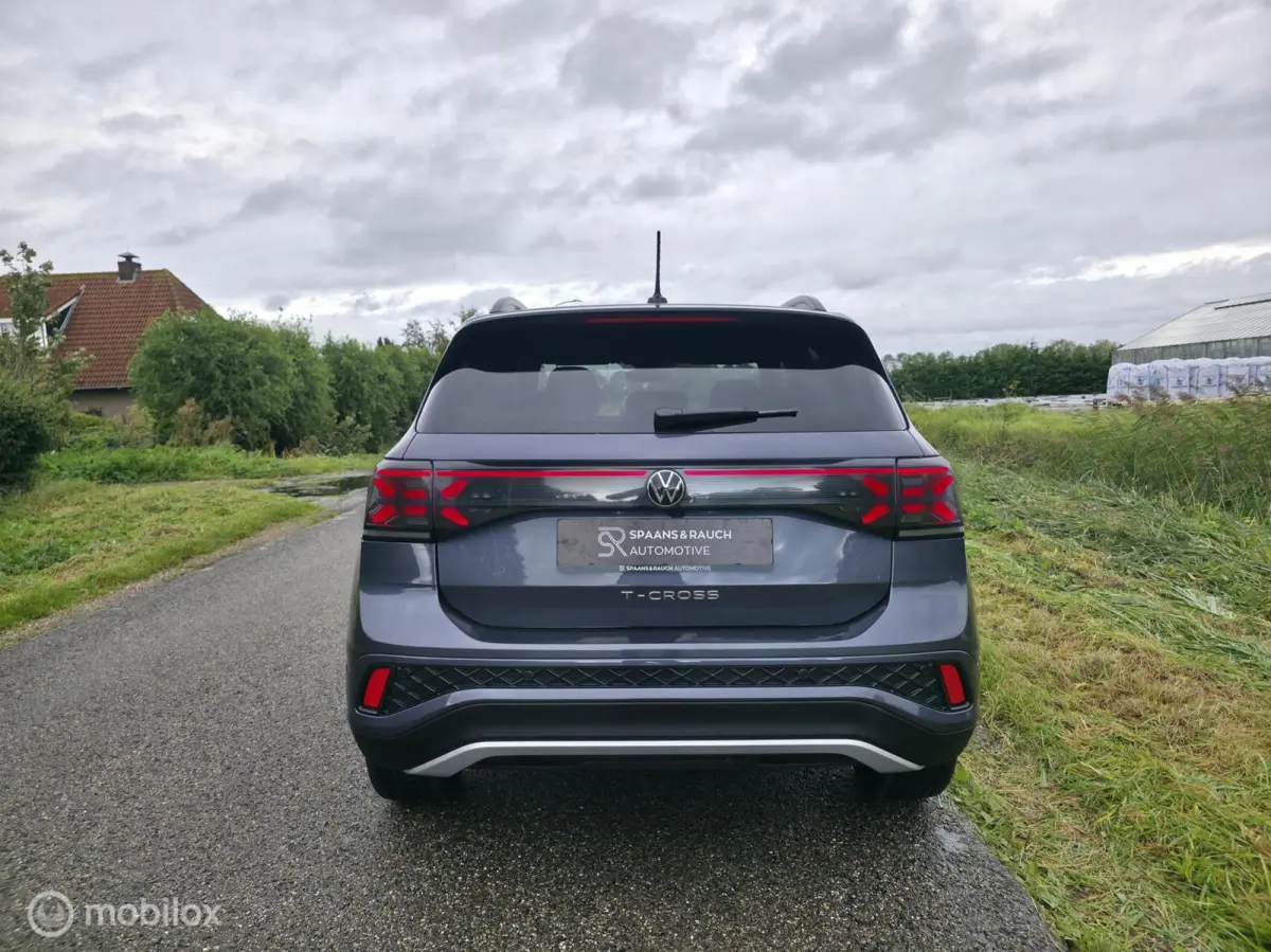 1.0 TSI R-Line / Luxe / Carplay / Camera