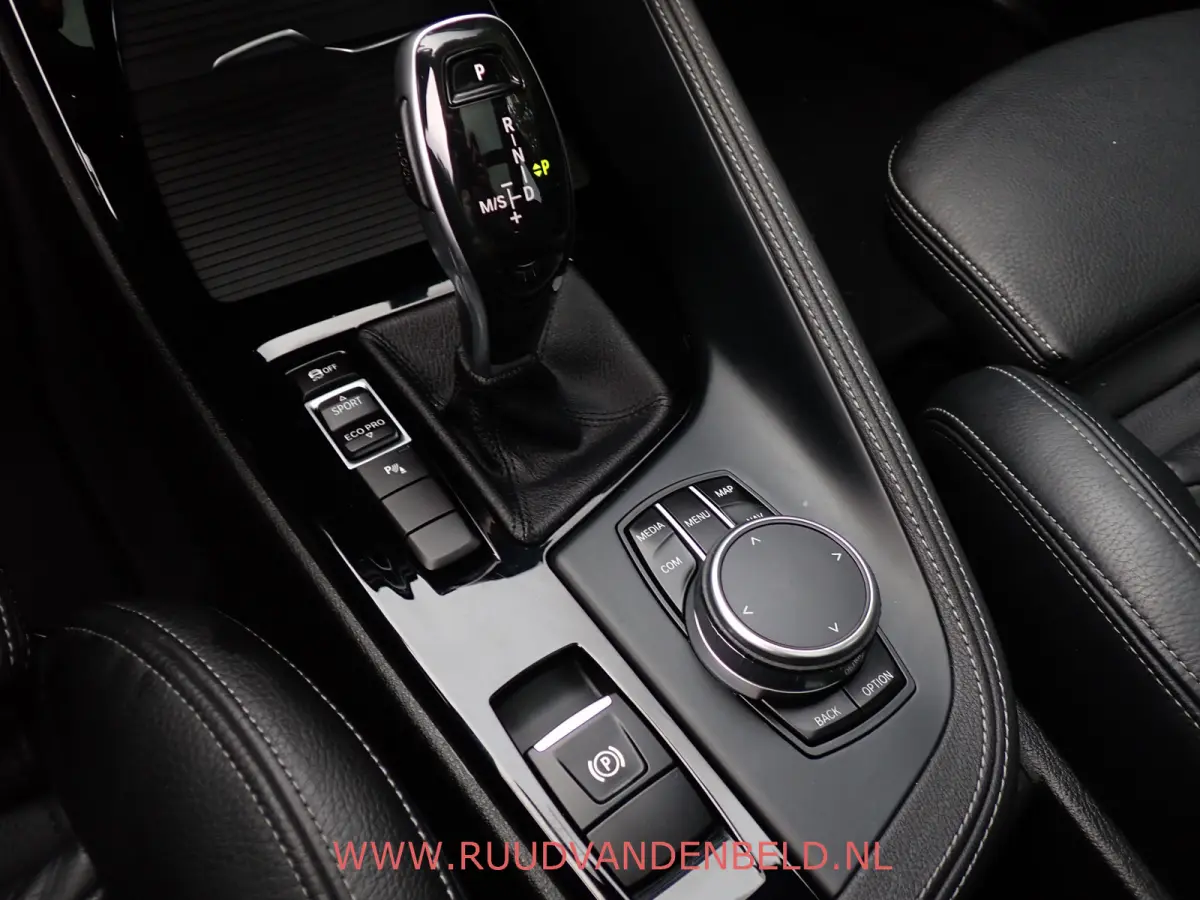 2.0i S-DRIVE PANODAK / CAMERA / HEAD-UP / SPORTLEER