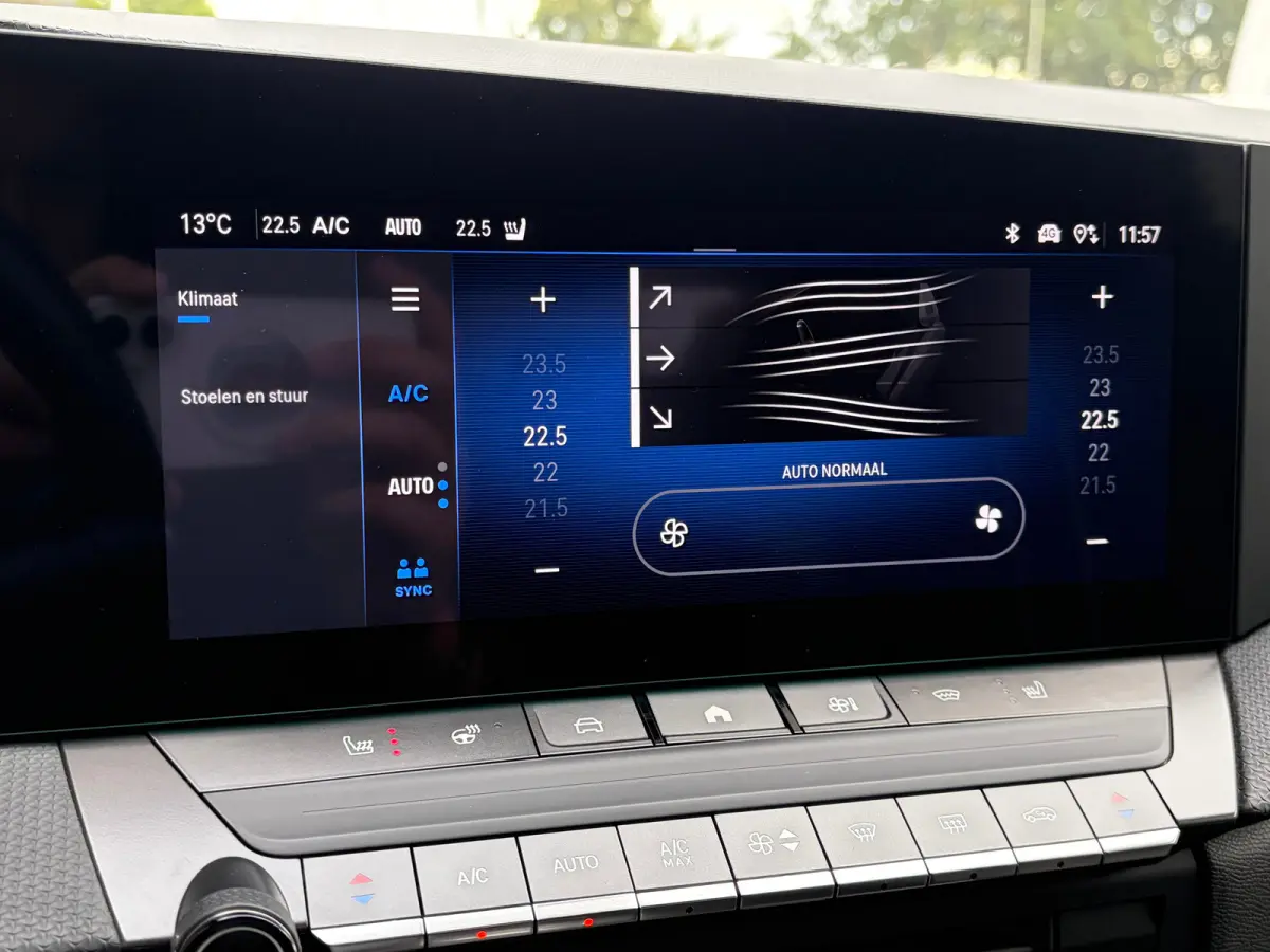 1.2 Turbo Hybrid 145 PK GS Aut. | ELEK. SCHUIF-/KANTELDAK| HEAD-UP DISPLAY| 360* CAMERA| MATRIX LED| AGR-COMFORTSTOELEN| ADAPTIEVE CRUISE CONTROL| DODEHOEK DETECTIE| SFEERVERLICHTING| STUUR,