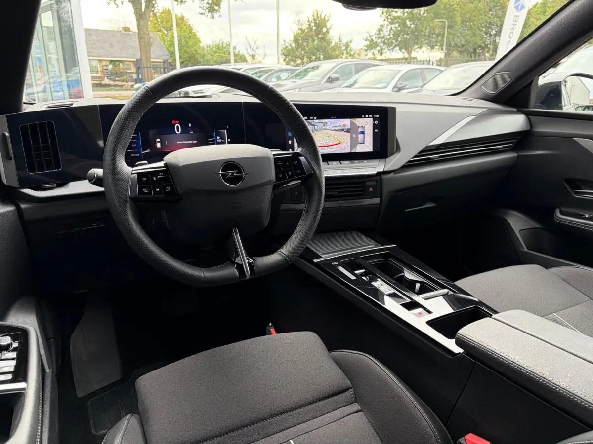 1.2 Turbo Hybrid 145 PK GS Aut. | ELEK. SCHUIF-/KANTELDAK| HEAD-UP DISPLAY| 360* CAMERA| MATRIX LED| AGR-COMFORTSTOELEN| ADAPTIEVE CRUISE CONTROL| DODEHOEK DETECTIE| SFEERVERLICHTING| STUUR,