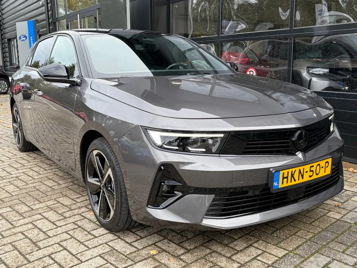 1.2 Turbo Hybrid 145 PK GS Aut. | ELEK. SCHUIF-/KANTELDAK| HEAD-UP DISPLAY| 360* CAMERA| MATRIX LED| AGR-COMFORTSTOELEN| ADAPTIEVE CRUISE CONTROL| DODEHOEK DETECTIE| SFEERVERLICHTING| STUUR,