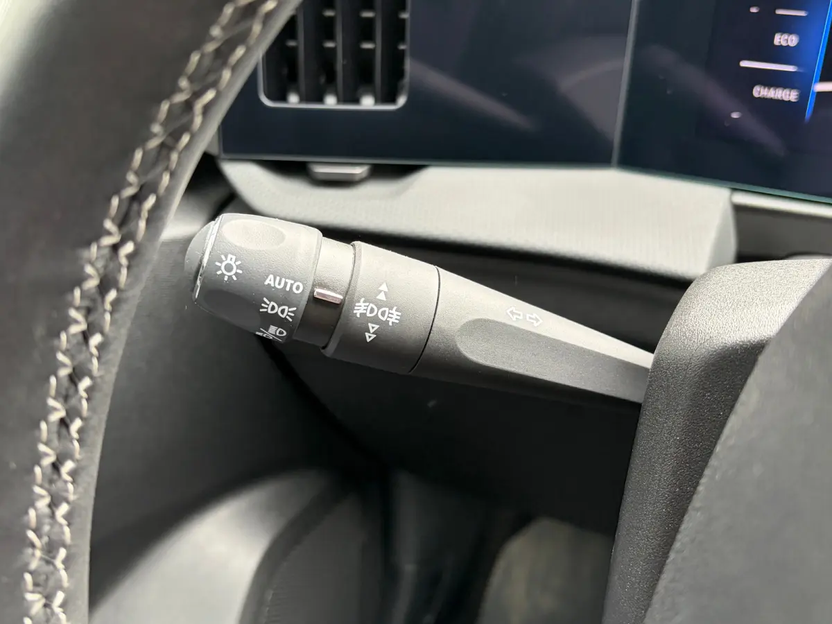 1.2 Turbo Hybrid 145 PK GS Aut. | ELEK. SCHUIF-/KANTELDAK| HEAD-UP DISPLAY| 360* CAMERA| MATRIX LED| AGR-COMFORTSTOELEN| ADAPTIEVE CRUISE CONTROL| DODEHOEK DETECTIE| SFEERVERLICHTING| STUUR,