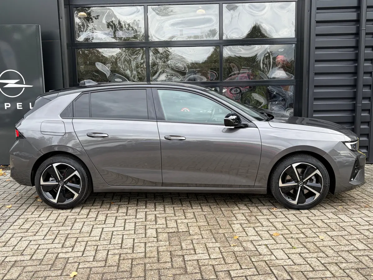 1.2 Turbo Hybrid 145 PK GS Aut. | ELEK. SCHUIF-/KANTELDAK| HEAD-UP DISPLAY| 360* CAMERA| MATRIX LED| AGR-COMFORTSTOELEN| ADAPTIEVE CRUISE CONTROL| DODEHOEK DETECTIE| SFEERVERLICHTING| STUUR,