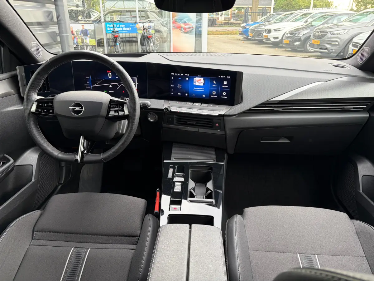 1.2 Turbo Hybrid 145 PK GS Aut. | ELEK. SCHUIF-/KANTELDAK| HEAD-UP DISPLAY| 360* CAMERA| MATRIX LED| AGR-COMFORTSTOELEN| ADAPTIEVE CRUISE CONTROL| DODEHOEK DETECTIE| SFEERVERLICHTING| STUUR,