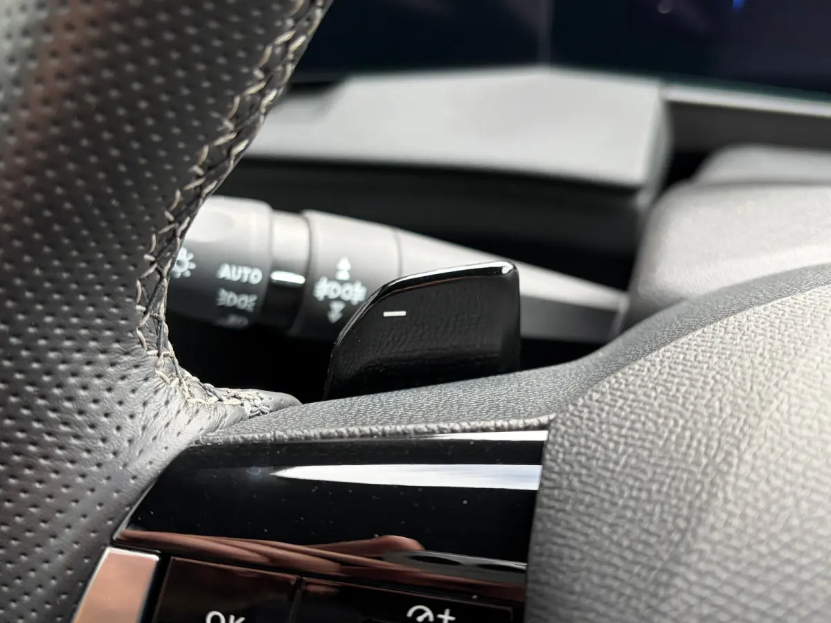 1.2 Turbo Hybrid 145 PK GS Aut. | ELEK. SCHUIF-/KANTELDAK| HEAD-UP DISPLAY| 360* CAMERA| MATRIX LED| AGR-COMFORTSTOELEN| ADAPTIEVE CRUISE CONTROL| DODEHOEK DETECTIE| SFEERVERLICHTING| STUUR,