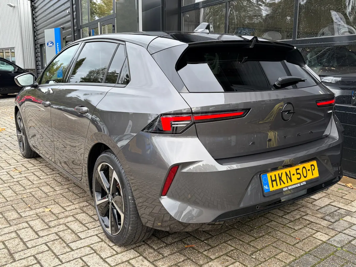 1.2 Turbo Hybrid 145 PK GS Aut. | ELEK. SCHUIF-/KANTELDAK| HEAD-UP DISPLAY| 360* CAMERA| MATRIX LED| AGR-COMFORTSTOELEN| ADAPTIEVE CRUISE CONTROL| DODEHOEK DETECTIE| SFEERVERLICHTING| STUUR,