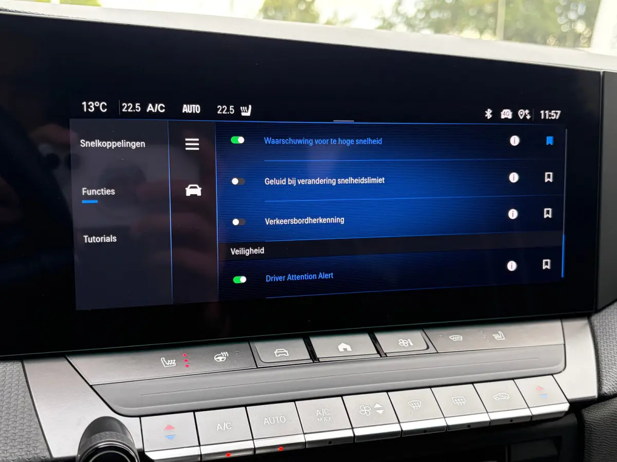 1.2 Turbo Hybrid 145 PK GS Aut. | ELEK. SCHUIF-/KANTELDAK| HEAD-UP DISPLAY| 360* CAMERA| MATRIX LED| AGR-COMFORTSTOELEN| ADAPTIEVE CRUISE CONTROL| DODEHOEK DETECTIE| SFEERVERLICHTING| STUUR,