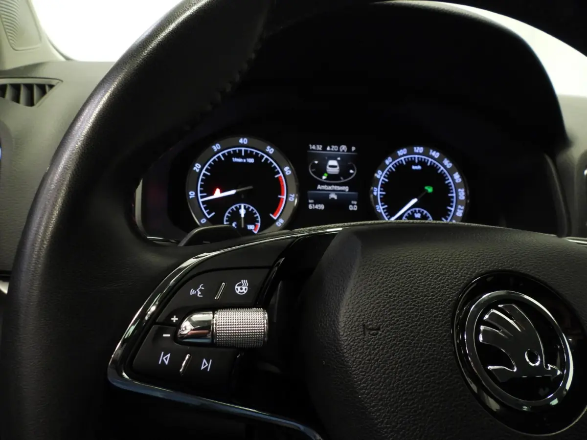 1.5 TSI Aut. Business Edition NAVI/CAMERA/WINTERPACK/LED/17"LMV!